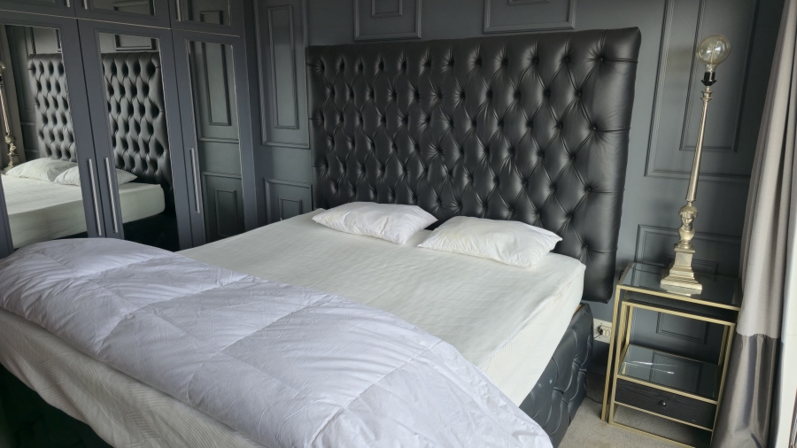 To Let 2 Bedroom Property for Rent in Bantry Bay Western Cape